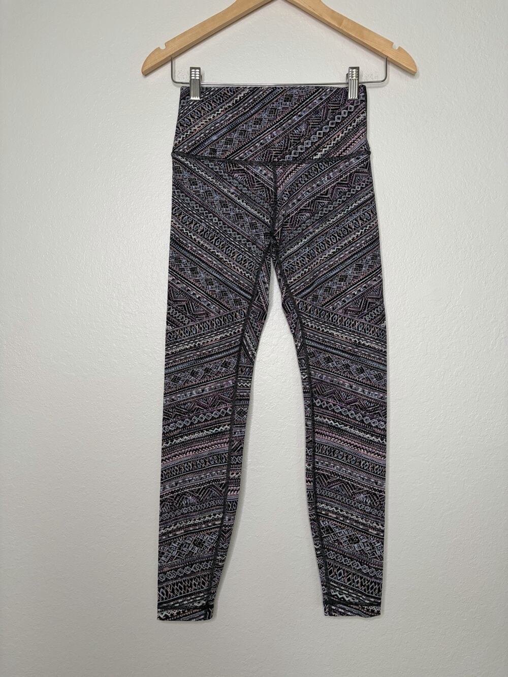 Lululemon Wunder Under High Rise Leggings in Tribal Print Size 6 Yoga